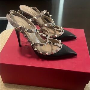 Valentino Women's Dark Grey Leather Rock Studded pumps - size 37 .5